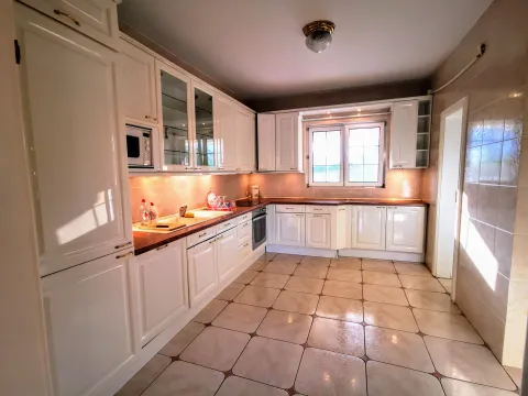 Prodaja, kuća, 308m², Tološi, Podgorica - image 10