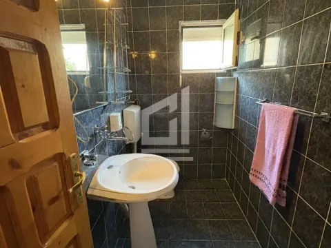 Izdavanje, kuća, 350m², Zlatica, Podgorica - image 29