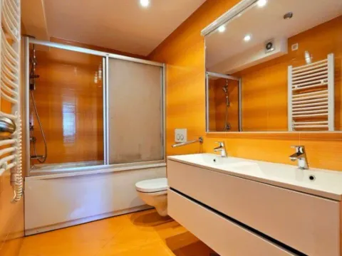 Izdavanje, četvorosoban stan, 120m², Budva, Crna Gora - image 10