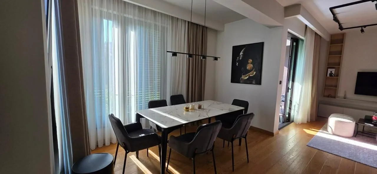 Izdavanje, trosoban stan, 85m², Vezirov Most, Podgorica