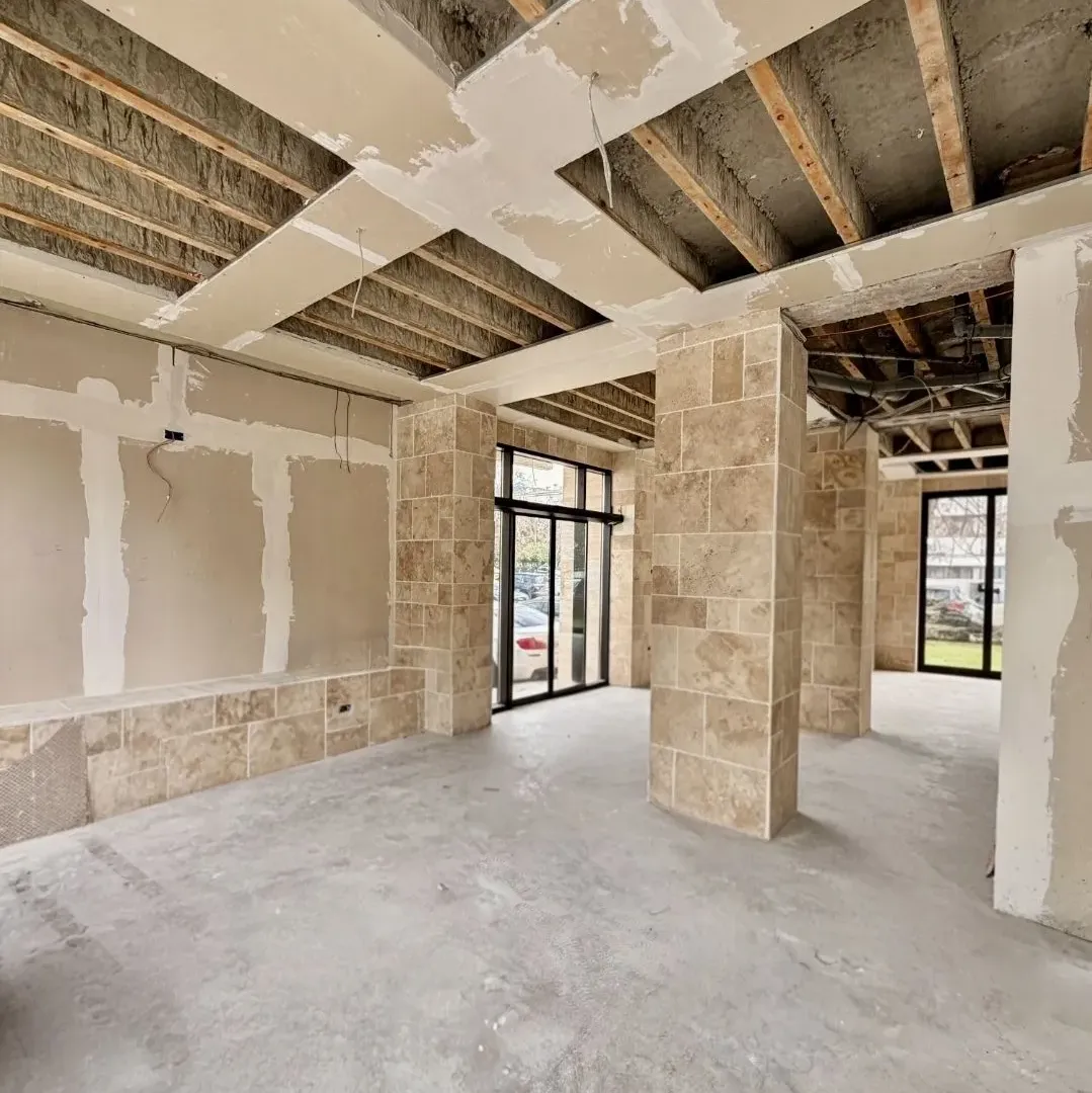 Izdavanje, poslovni prostor, 140m², Centar, Bar