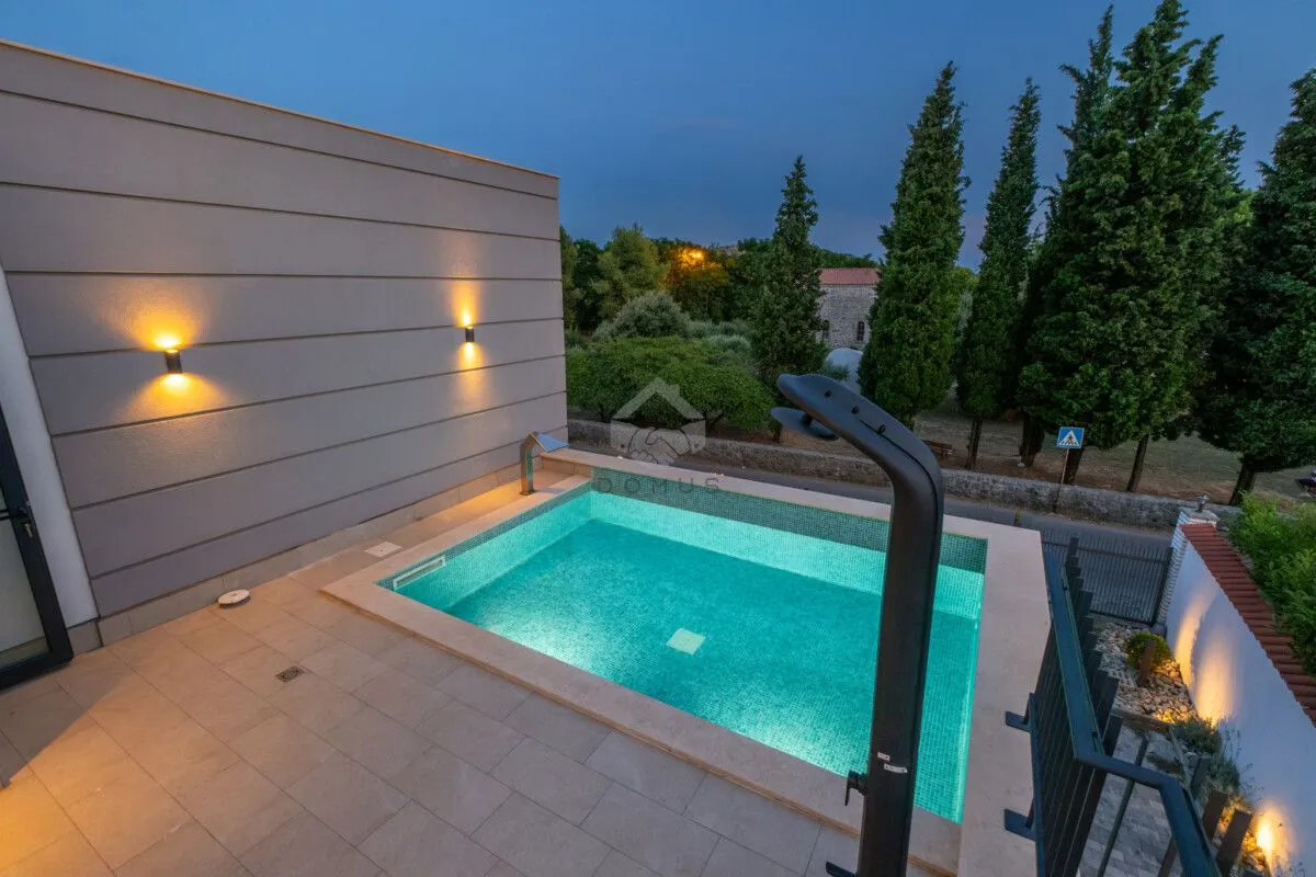 Izdavanje, kuća, 180m², Donja Gorica, Podgorica