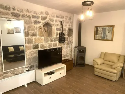 Izdavanje, stan, 90m², Kotor, Crna Gora - image 3