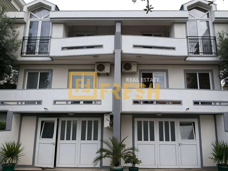 Sale, house, 350m², Stari Aerodrom, Podgorica