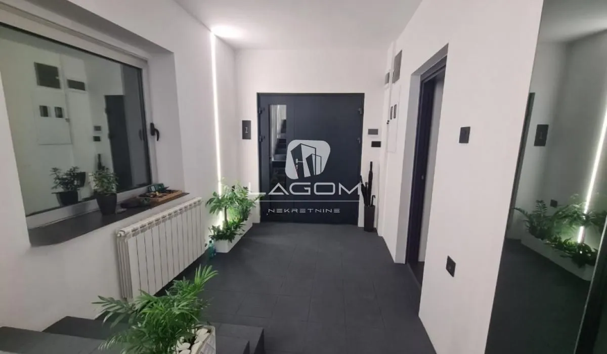 Sale, house, 343m², Banovo Brdo, Beograd