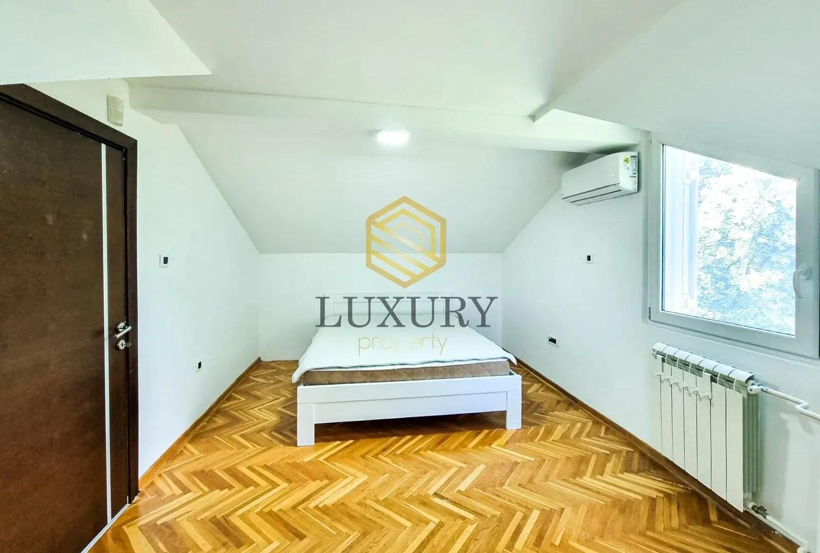 Rent, house, 270m², Mareza, Podgorica