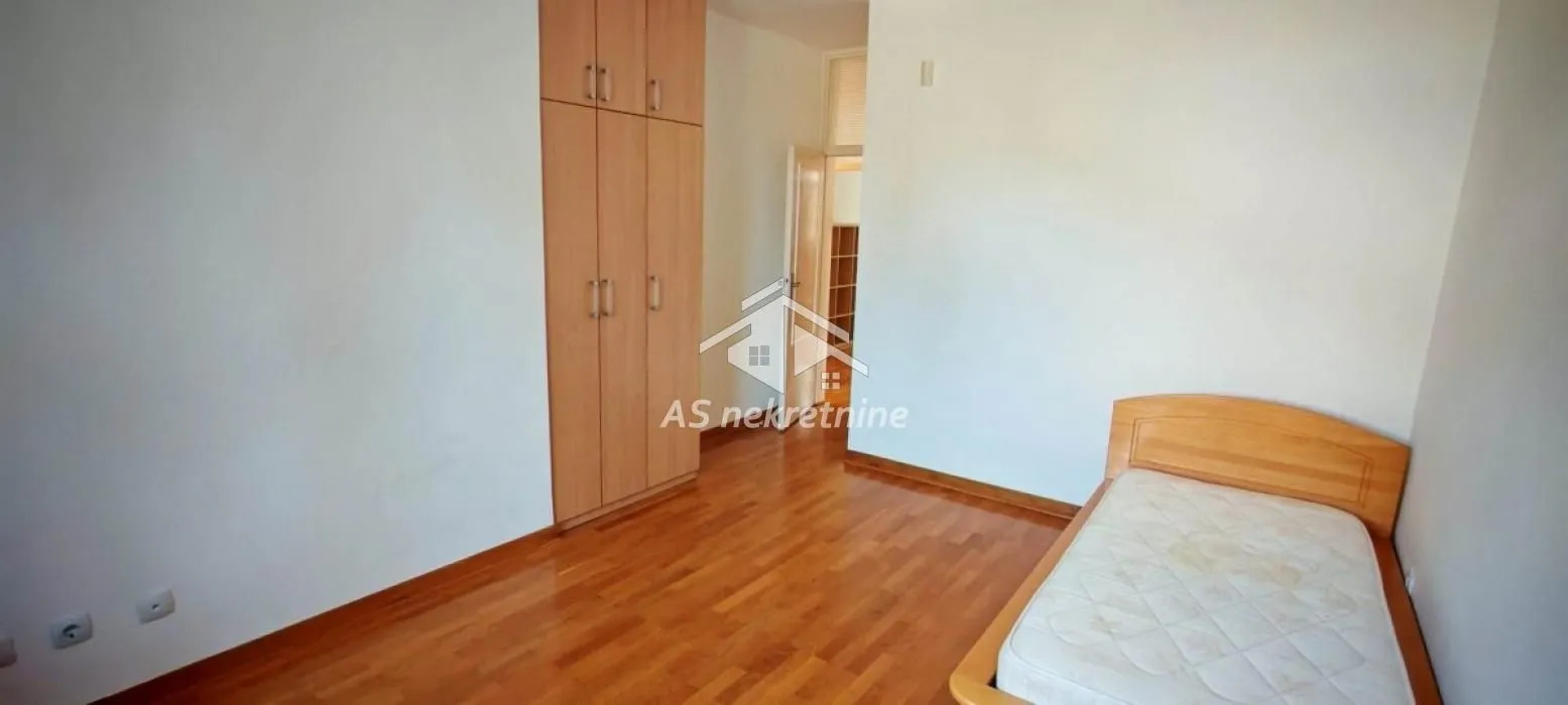 Rent, four bedroom apartment, 150m², Savski Venac, Beograd