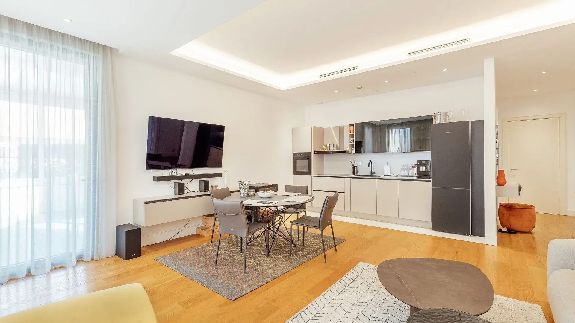 Prodaja, dvosoban stan, 103m², Centar, Kotor