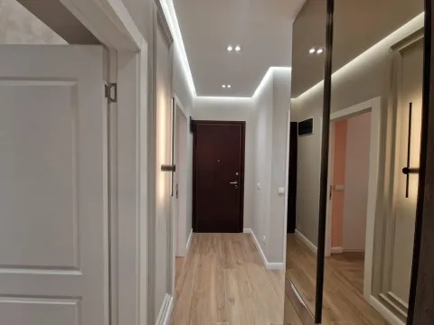 Izdavanje, dvosoban stan, 72m², Centar, Tivat - image 11