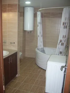 Kupatilo sa kadom, bojlerom i veš mašinom. - image 15