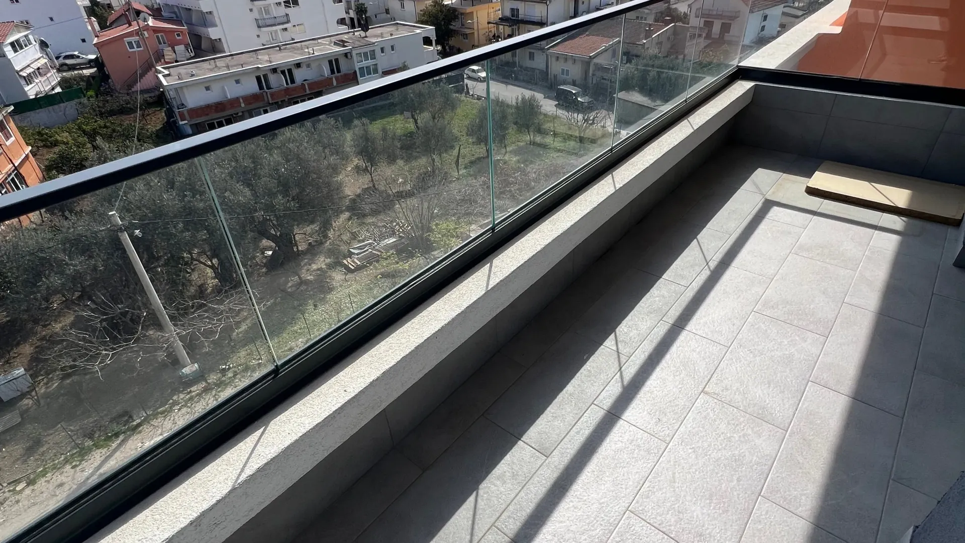 Izdavanje, dvosoban stan, 70m², Šušanj, Bar