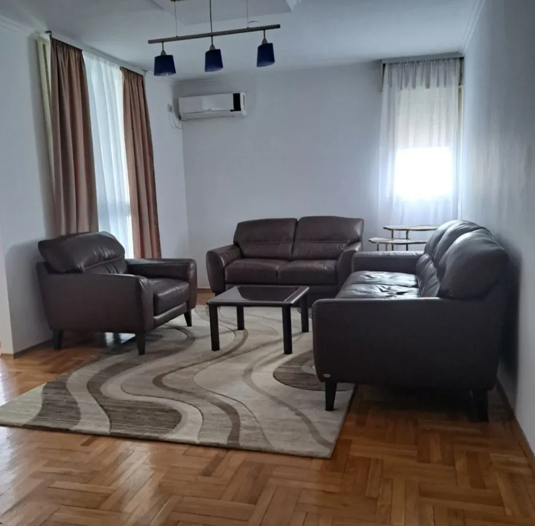Izdavanje, trosoban stan, 103m², Blok 5, Podgorica
