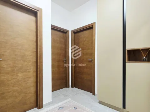 Rent, two bedroom apartment, 65m², Vezirov Most, Podgorica - image 13