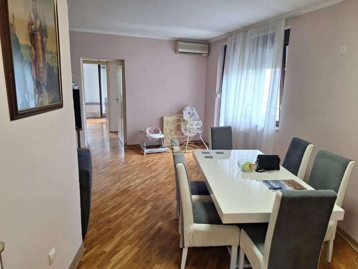 Prodaja, trosoban stan, 71m², Salajka, Novi Sad Sve Podlokacije