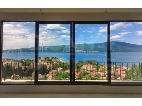 Rent, three bedroom apartment, 130m², Gornja Lastva, Tivat - image 9