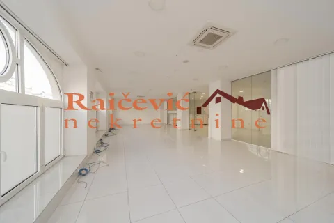 Prodaja, poslovni prostor, 179m², Centar, Stara Pazova - image 2