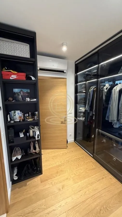 Izdavanje, trosoban stan, 89m², Savski Venac, Beograd