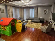 Izdavanje, trosoban stan, 160m2, Centar, Podgorica