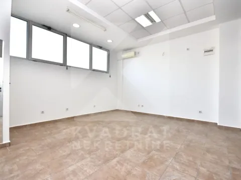 Izdavanje, poslovni prostor, 25m², Pobrežje, Podgorica - image 2