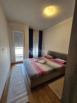 Bedroom with a double bed and access to the terrace. - image 5