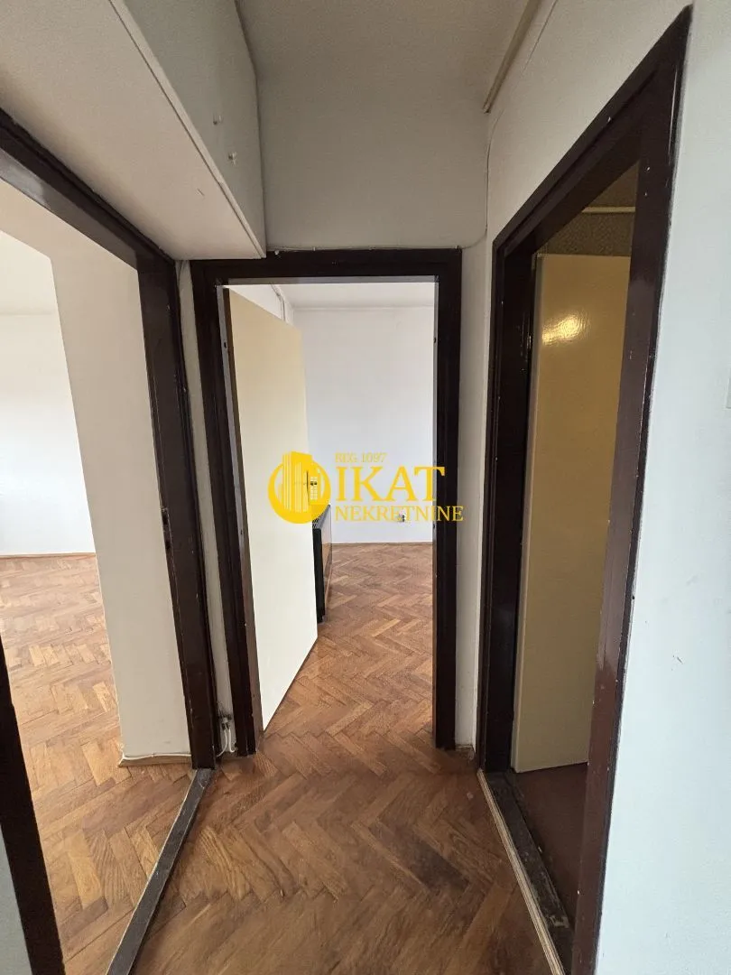 Prodaja, trosoban stan, 65m², Centar, Inđija