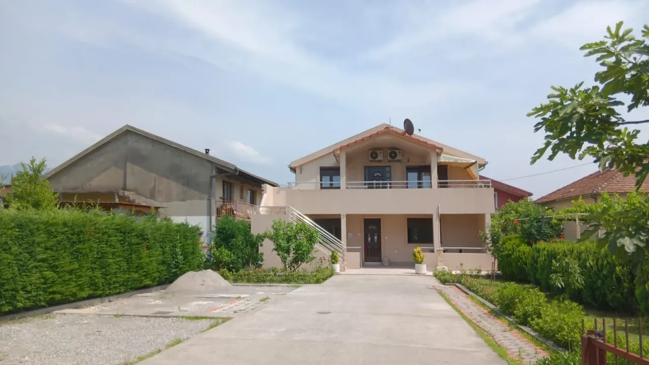Prodaja, kuća, 180m², Podgorica, Crna Gora