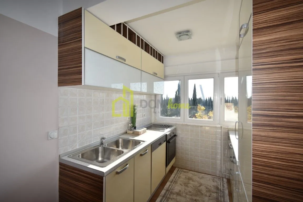 Izdavanje, dvosoban stan, 60m², Centar, Podgorica
