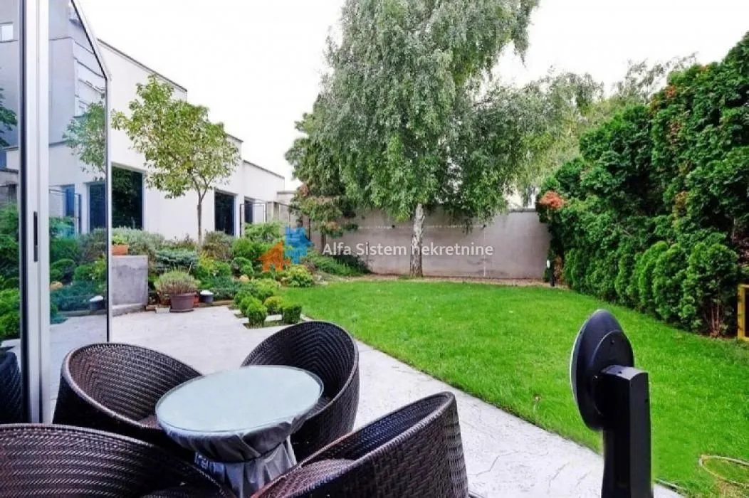 Rent, house, 365m², Uciteljsko Naselje, Zvezdara Sve Podlokacije