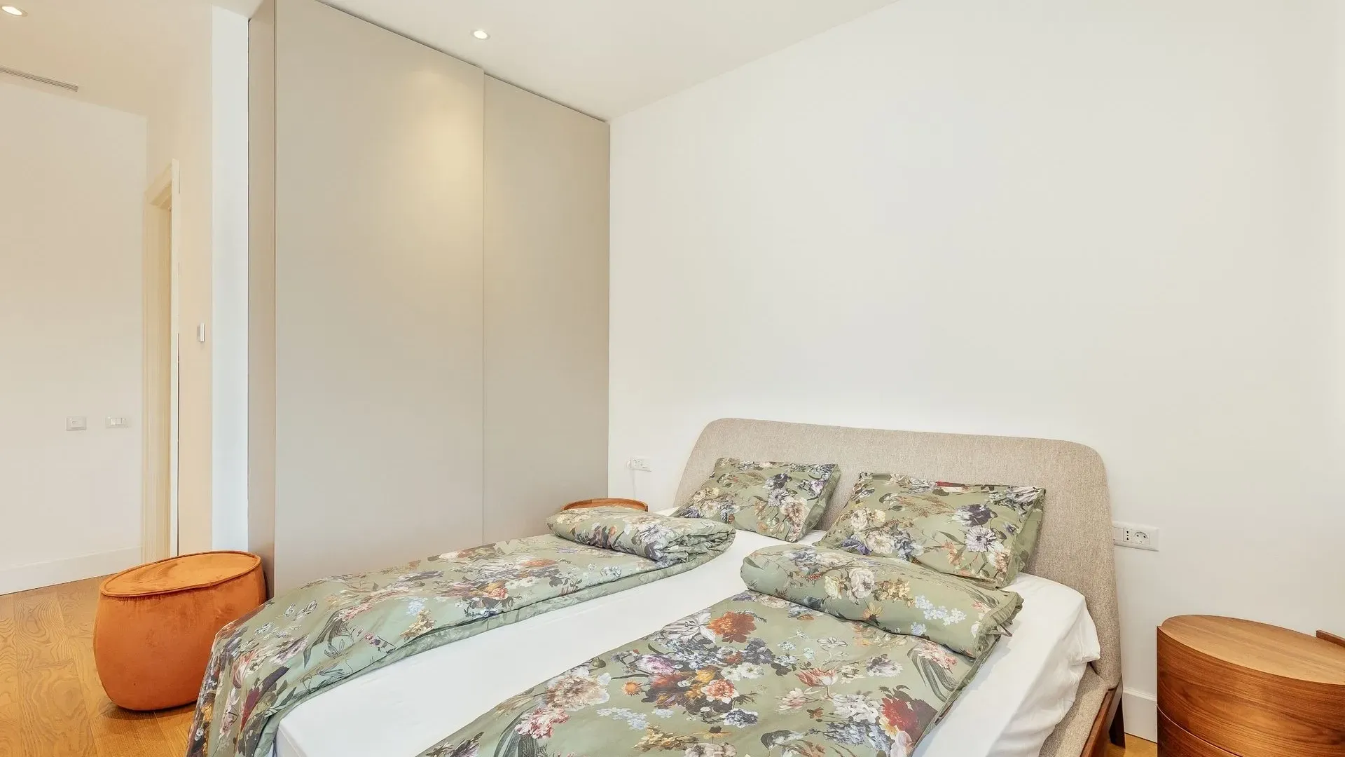 Prodaja, dvosoban stan, 103m², Centar, Kotor