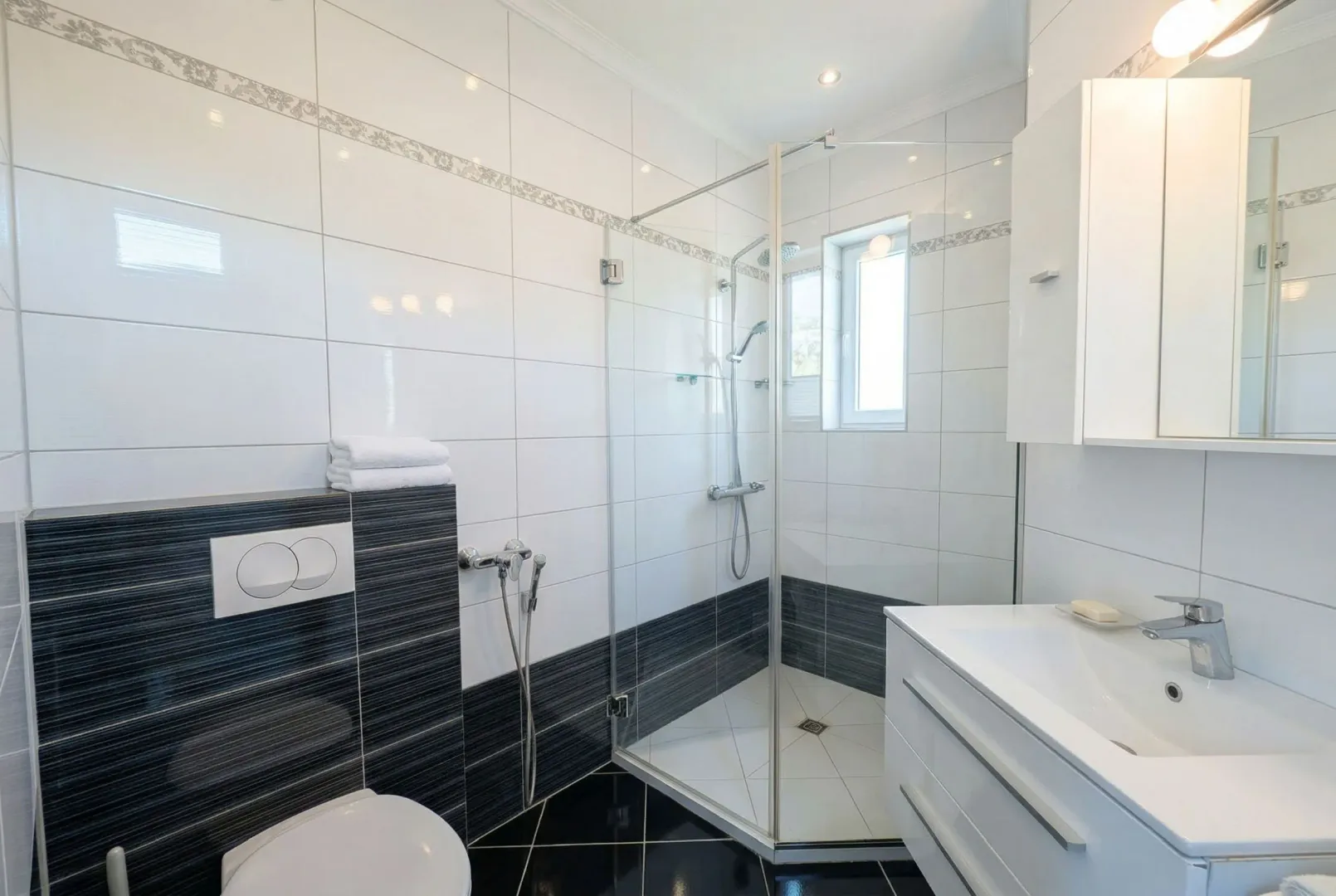 Prodaja, trosoban stan, 65m², Bečići, Budva