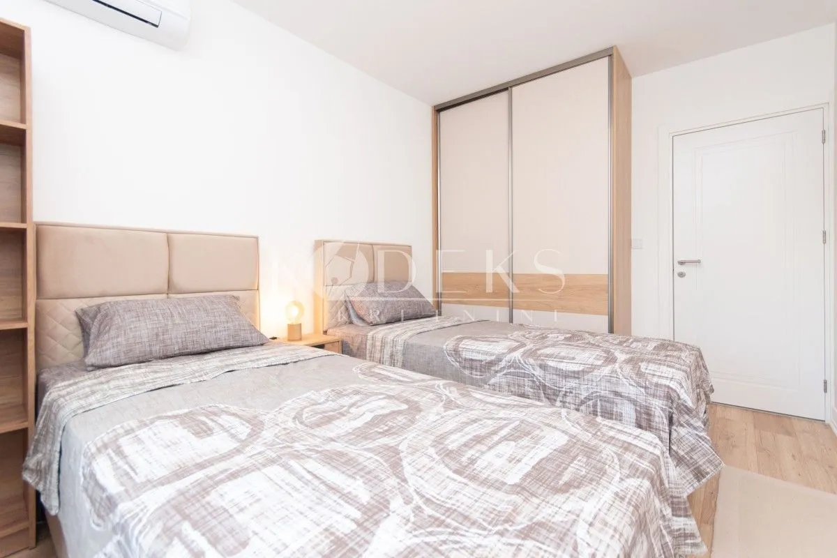 Izdavanje, dvosoban stan, 76m², Centar, Podgorica