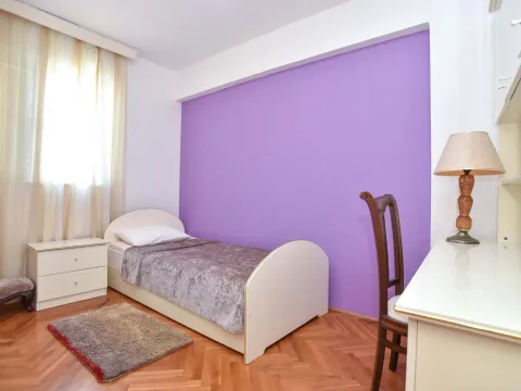 Izdavanje, trosoban stan, 130m², Budva, Crna Gora - image 13