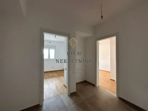 Prodaja, trosoban stan, 104m², Stari Aerodrom, Podgorica - image 1