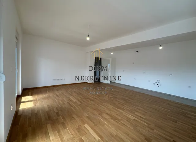 Prodaja, trosoban stan, 104m², Stari Aerodrom, Podgorica