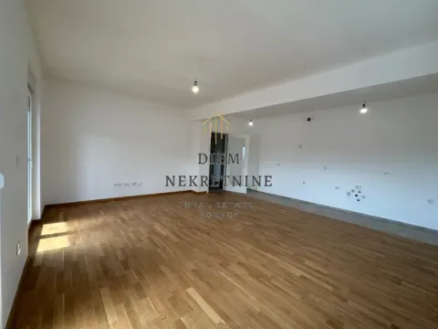 Prodaja, trosoban stan, 104m², Stari Aerodrom, Podgorica - image 10