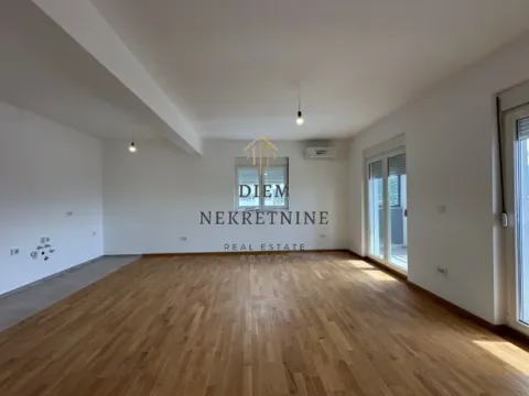 Prodaja, trosoban stan, 104m², Stari Aerodrom, Podgorica - image 11