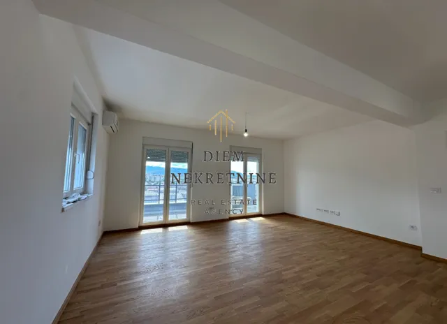 Prodaja, trosoban stan, 104m², Stari Aerodrom, Podgorica