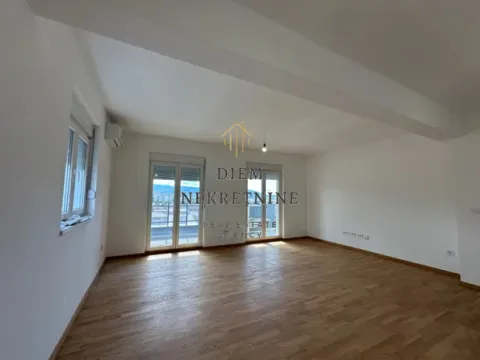 Prodaja, trosoban stan, 104m², Stari Aerodrom, Podgorica - image 12
