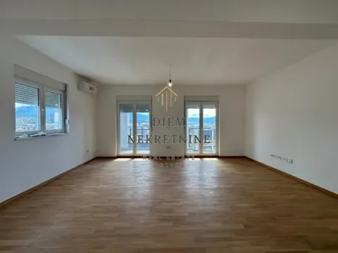 Prodaja, trosoban stan, 104m², Stari Aerodrom, Podgorica - image 13