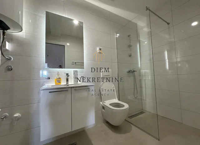 Prodaja, trosoban stan, 104m², Stari Aerodrom, Podgorica