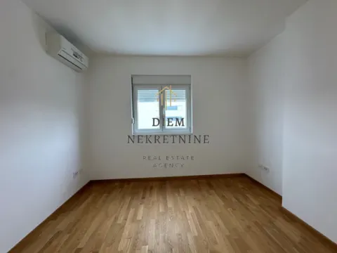 Prodaja, trosoban stan, 104m², Stari Aerodrom, Podgorica - image 3