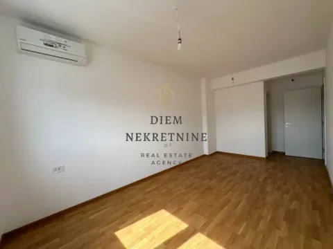 Prodaja, trosoban stan, 104m², Stari Aerodrom, Podgorica - image 4