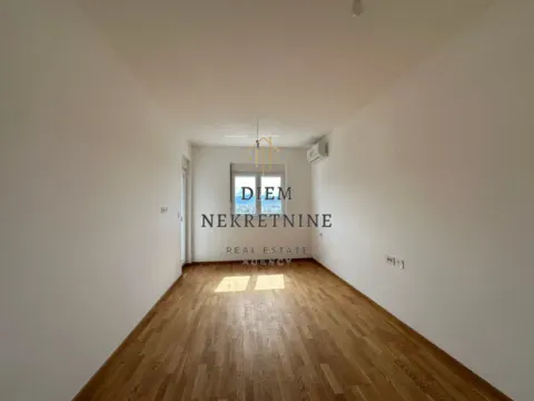 Prodaja, trosoban stan, 104m², Stari Aerodrom, Podgorica - image 7