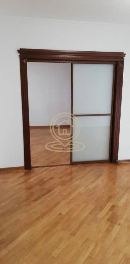 Izdavanje, četvorosoban stan, 130m², Vračar Sve Podlokacije, Beograd