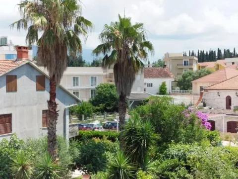 Izdavanje, trosoban stan, 84m², Centar, Tivat - image 14