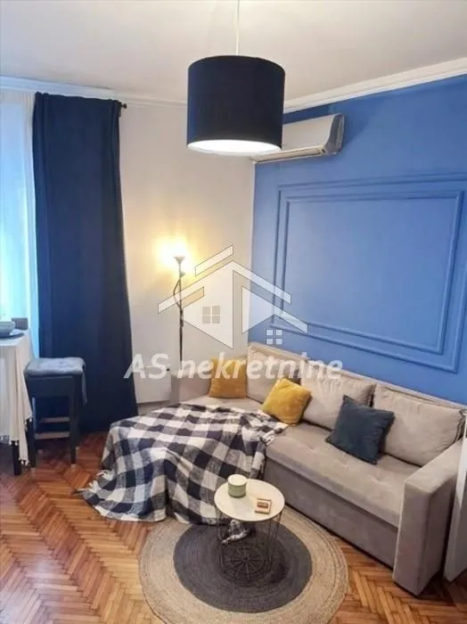 Izdavanje, stan, 40m², Kosančićev Venac, Beograd