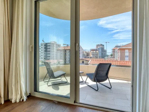 Izdavanje, trosoban stan, 145m², Centar, Budva - image 1