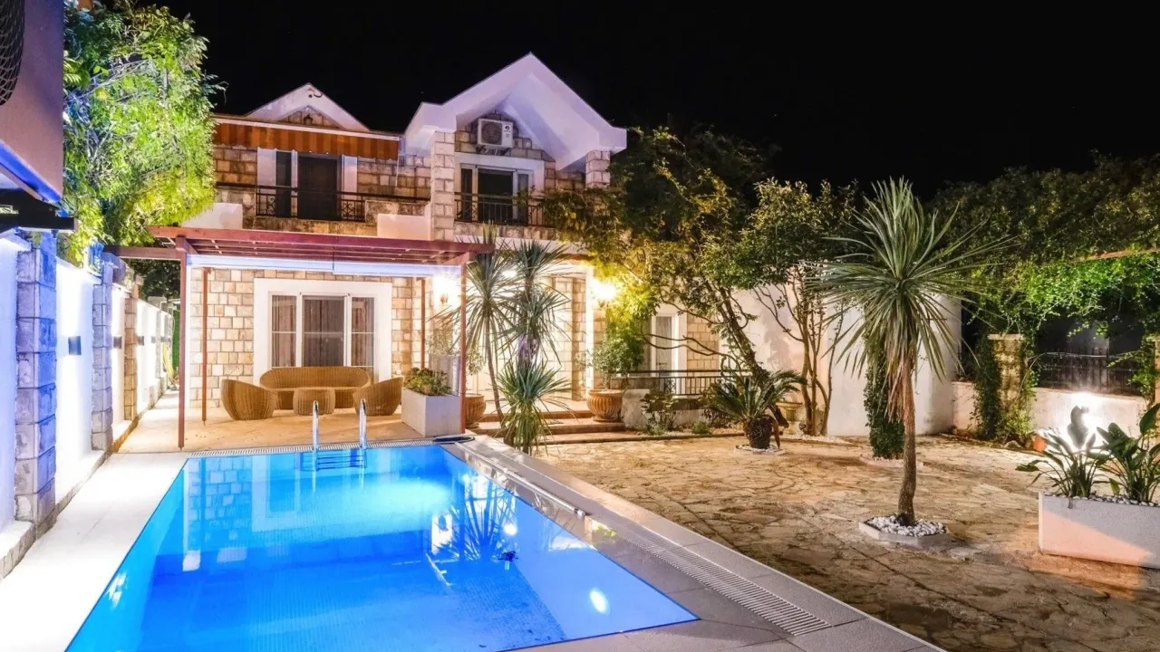 Prodaja, kuća, 198m², Dumidran, Tivat