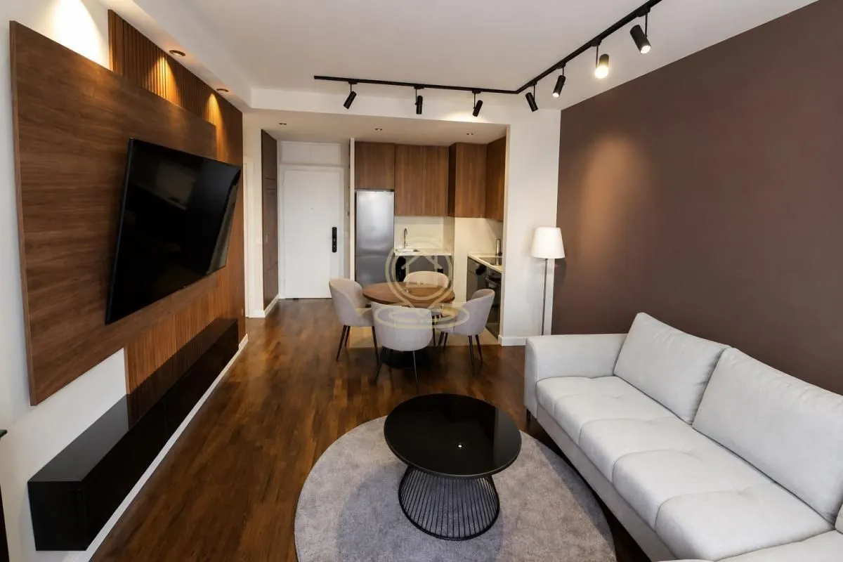 Izdavanje, dvosoban stan, 55m², Savski Venac, Beograd