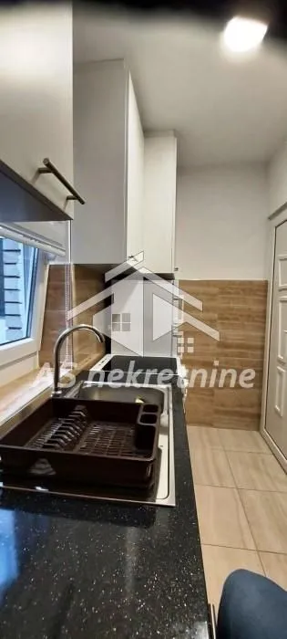 Izdavanje, trosoban stan, 58m², Savski Venac, Beograd